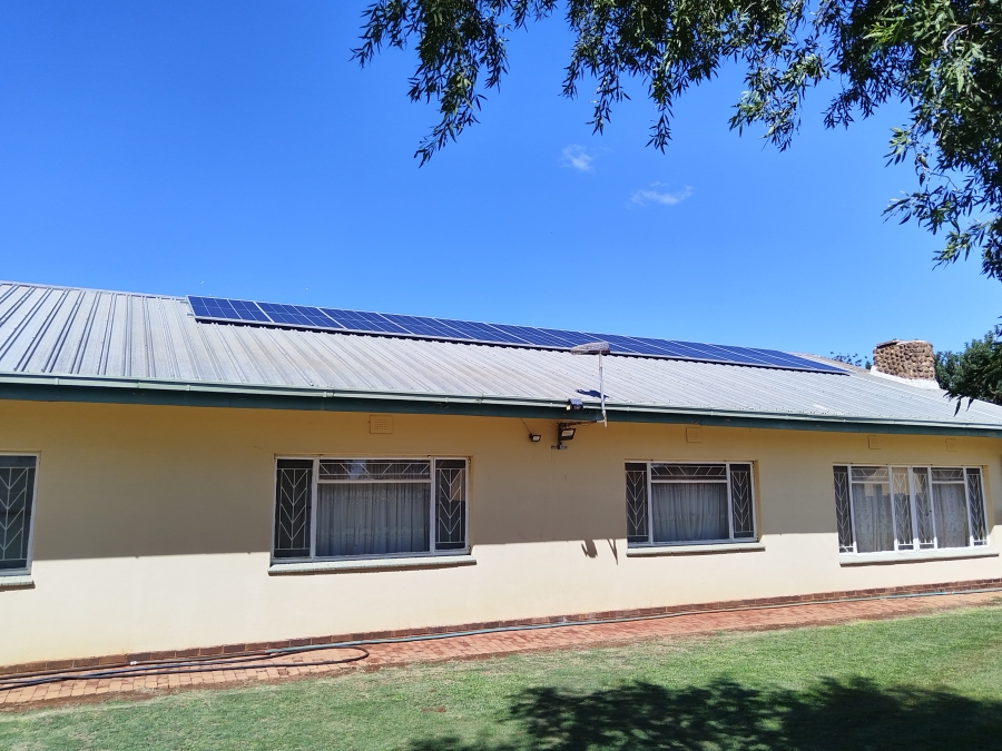 4 Bedroom Property for Sale in Warrenton Northern Cape